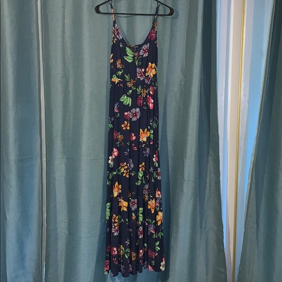 maxi dress with ruffle bottom